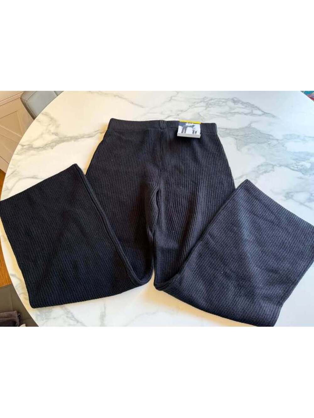 GAP woman’s black ribbed wide legged pants small